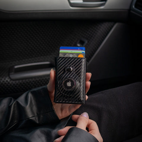 Kompact Carbon Trace wallets in a females hands inside a car